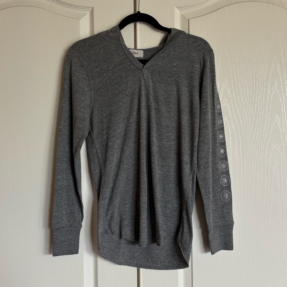 Soulcycle lightweight logo hoodie pullover long sleeve shirt size small